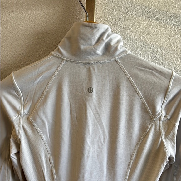 Lululemon Distance Pullover White/Gray Jacket Size 6 Thumbholes and back pocket - Picture 5 of 7
